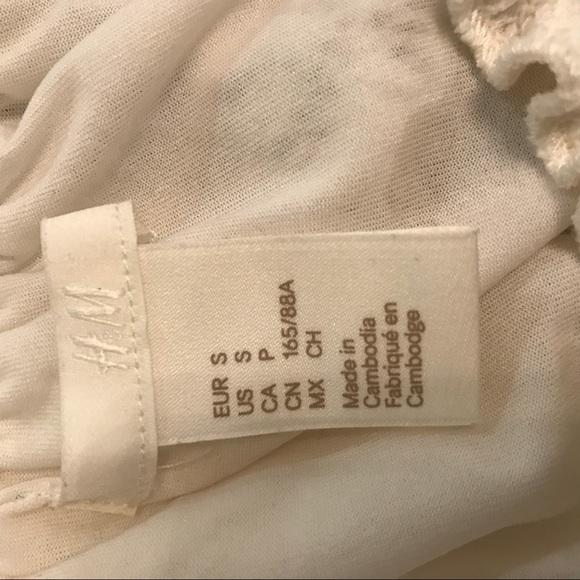 Flirty H&M lace lined off the shoulder blouse - Picture 5 of 5